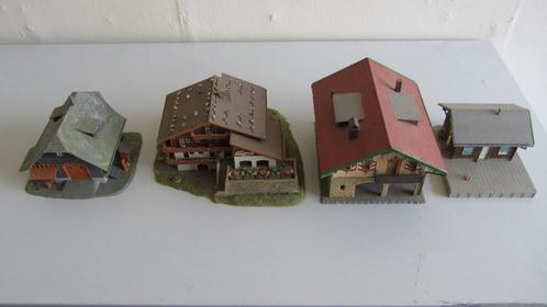 Spoor H0 : 4 huizen / gebouwen te koop voor de spoorbaan, Hobby en Vrije tijd, Modeltreinen | H0, Gebruikt, Brug, Tunnel of Gebouw