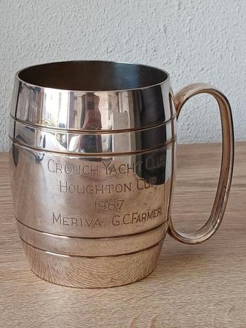 Verzilverde bierpul, trofee beschikbaar voor biedingen