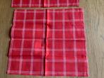 Dek servet borduren. Vierkant rood/wit. KERST? NIEUW., Huis en Inrichting, Ophalen of Verzenden, Zo goed als nieuw, Rood