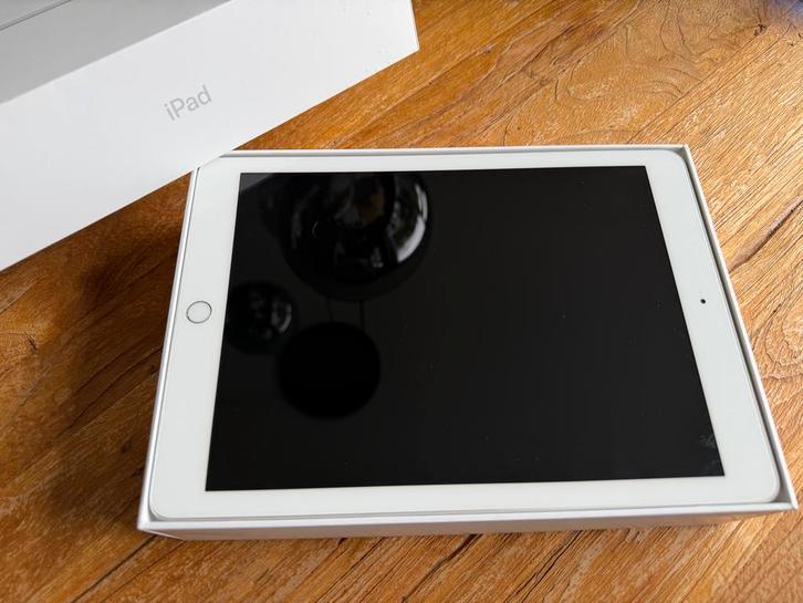 Ipad - 6th Generatie - Wifi -32GB - Silver, Computers en Software, Apple iPads, Zo goed als nieuw, Apple iPad, Wi-Fi, 10 inch