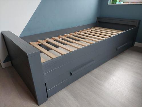 Woood Dennis tienerbed (zonder lade) 90x200 grenen grijs, Kinderen en Baby's, Kinderkamer | Bedden, Gebruikt, 180 cm of meer, 85 tot 100 cm