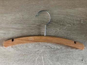 Hangers kinderkleding 37 stuks beschikbaar voor biedingen