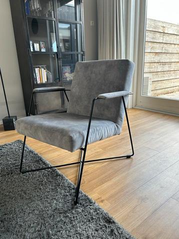 Grijze Suede Fauteuil beschikbaar voor biedingen