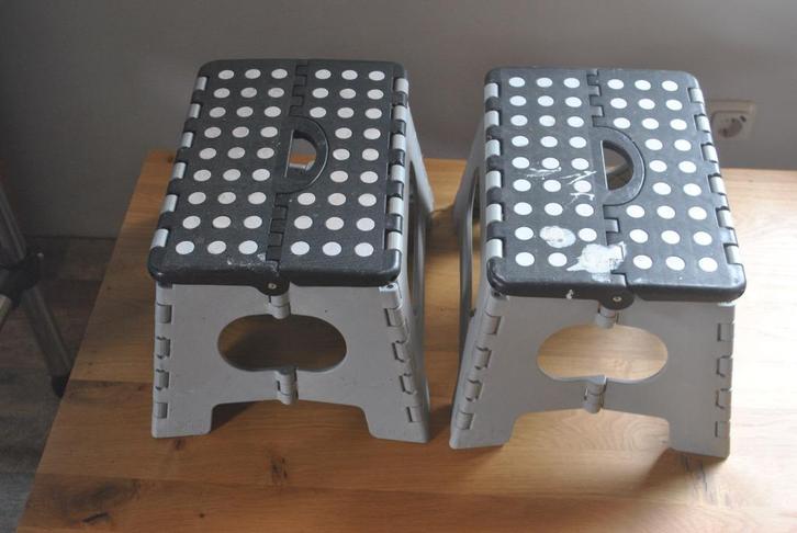 Opstapje, 2 stuks, opklapbaar, 10 euro per stuk, Caravans en Kamperen, Caravan accessoires, Gebruikt, Ophalen of Verzenden