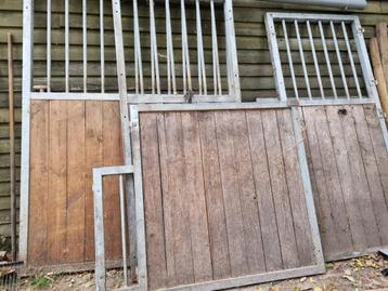 Staldelen voor twee paardenboxen beschikbaar voor biedingen