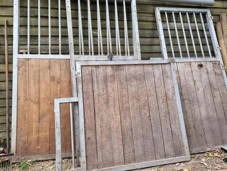 Staldelen voor twee paardenboxen, Dieren en Toebehoren, Stalling en Weidegang, Stalling, 2 of 3 paarden of pony's