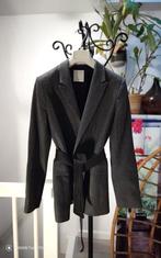 Sandro Stijlvolle grijze wollen blazer met riem, Sandro, Ophalen of Verzenden, Zo goed als nieuw, Jasje