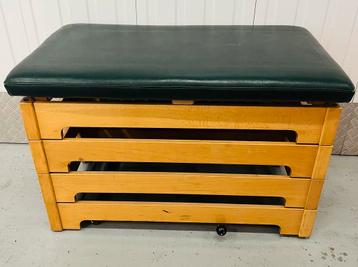 Vintage gymkast springkast gymzaal kast beschikbaar voor biedingen