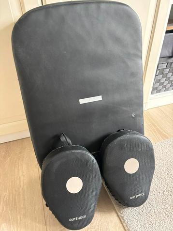 Outshock stootkussen 500 + focus mitts (2 stuks) beschikbaar voor biedingen