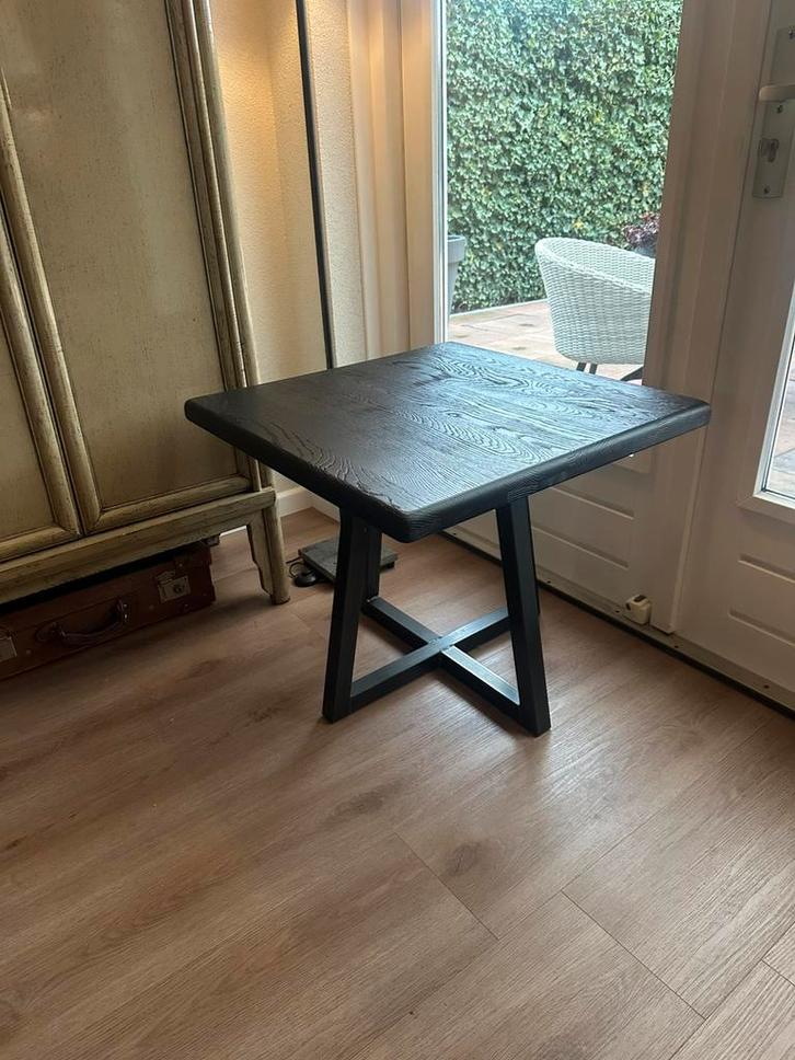 Zwart eikenhout vierkante bijzettafel hoektafel stalen poot, Huis en Inrichting, Tafels | Bijzettafels, Zo goed als nieuw, Vierkant