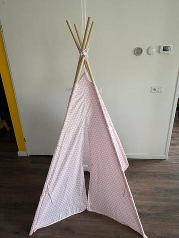 Tipi tent beschikbaar voor biedingen