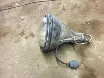 oude lamp industrieel hoog 46 cm rond 30 cm € 15,--- ophalen beschikbaar voor biedingen