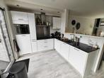 Moderne hoogglans witte keuken met inbouwapparatuur, Huis en Inrichting, Keuken | Complete keukens, Ophalen, Gebruikt, Wit, Hoekkeuken