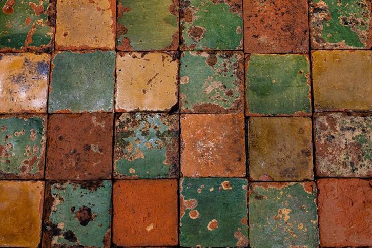 Antieke glazuur plavuizen - estrikken div soorten 1.500M2, Doe-het-zelf en Verbouw, Vloerdelen en Plavuizen, Gebruikt, Plavuizen