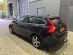 Volvo V60 T3 Momentum | Trekhaak | PDC Achter | Navigatie |, Voorwielaandrijving, Zwart, 4 cilinders, 150 pk