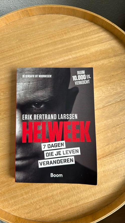 Erik Bertrand Larssen - Helweek, Boeken, Overige Boeken, Zo goed als nieuw, Ophalen of Verzenden