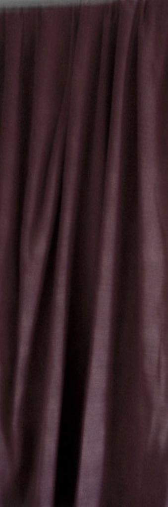 1 MOOIE WARME KLEUR PAARS GORDIJN  beschikbaar voor biedingen