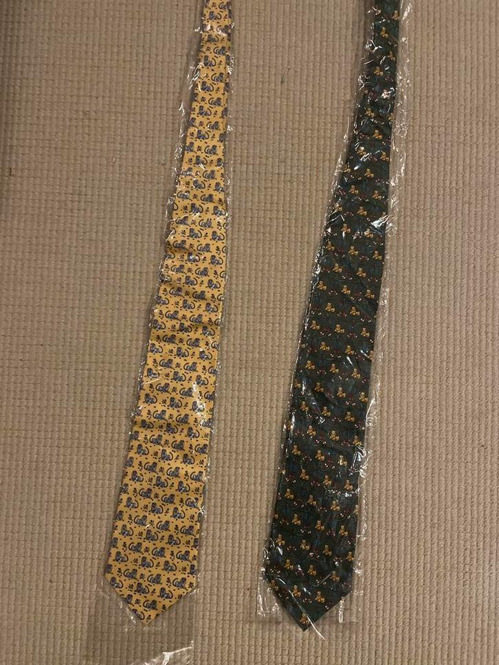 Twee vintage stropdassen met leeuwen, Kleding | Heren, Stropdassen, Nieuw, Met patroon, Geel, Ophalen of Verzenden
