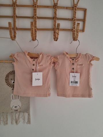 Twee zalmroze "happy" zomershirts van Feetje maat 56 beschikbaar voor biedingen