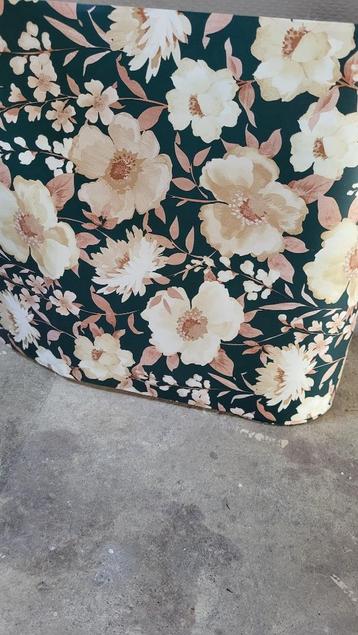 Cadeaupapier blauw met bloemen beschikbaar voor biedingen