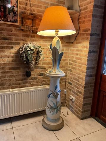 Schemerlamp op console blauw creme beschikbaar voor biedingen