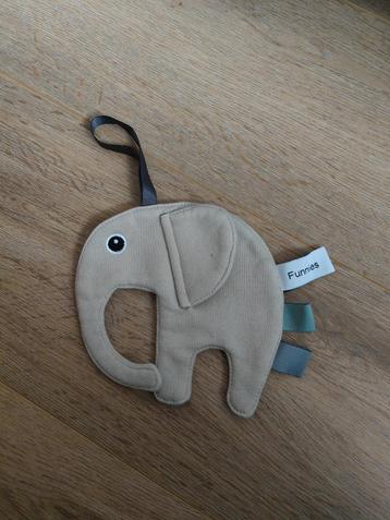 Done by deer speenknuffeldoekje beschikbaar voor biedingen
