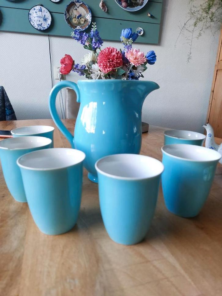 Oude Melkkan met Bekers Huizen Aardewerk, Antiek en Kunst, Antiek | Keramiek en Aardewerk, Ophalen of Verzenden