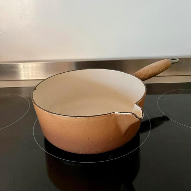 Gietijzeren Le Creuset steelpan - Ø 22cm, Huis en Inrichting, Keuken | Potten en Pannen, Gebruikt, Koekenpan of Braadpan, Gietijzer