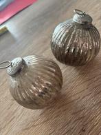 2x grijze heksenballen, Ophalen, Zo goed als nieuw