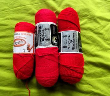 3 Bolletjes Rood katoen haak of breigaren beschikbaar voor biedingen