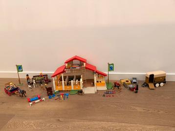 Playmobil stal/manege mét trailer beschikbaar voor biedingen
