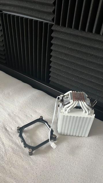 witte cpu koeler met RGB Voor meerdere sockets beschikbaar voor biedingen