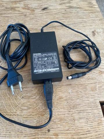 Toshiba adapter, 15 V, 3 A.model: pa30494-1aca beschikbaar voor biedingen