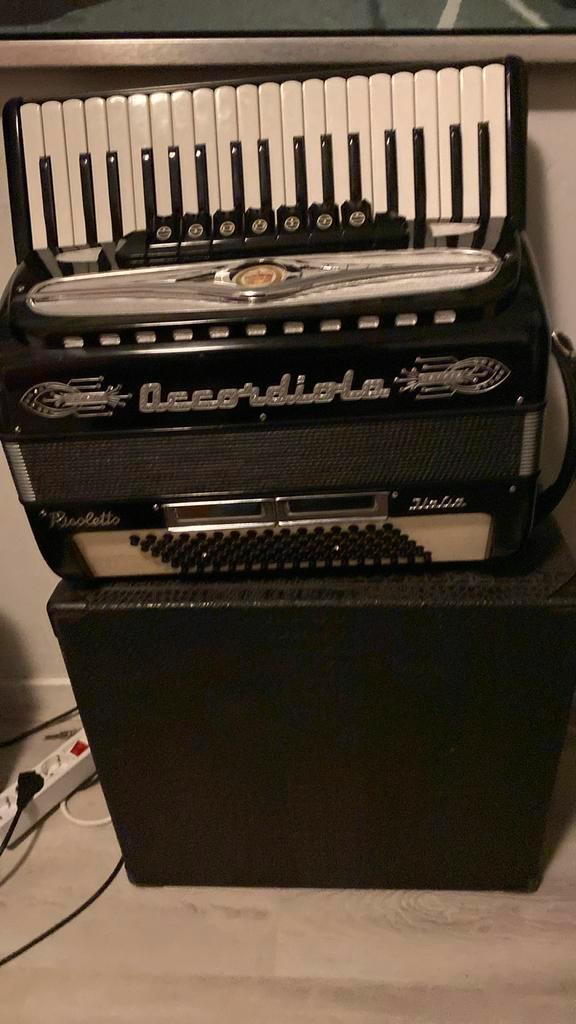 Accordiola Risoletto Italia 96 bass ruil roland x1, Muziek en Instrumenten, Accordeons, Zo goed als nieuw, Toetsaccordeon, 96-bas