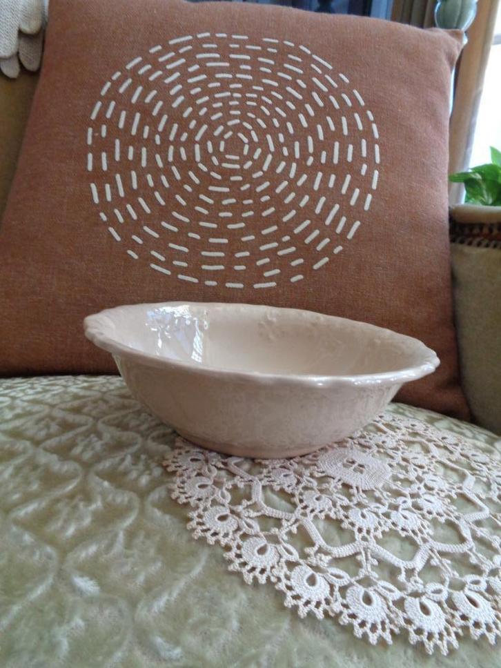 Brocante Beboterde Nest Schaal van Regout ** Mimosa **, Antiek en Kunst, Antiek | Schalen, Ophalen of Verzenden