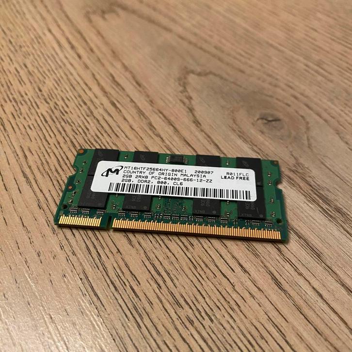 Micron 2GB 2Rx8 DDR2 800MHz  ( 1x 2GB ), Computers en Software, RAM geheugen, Gebruikt, Laptop, 2 GB, DDR2, Ophalen of Verzenden