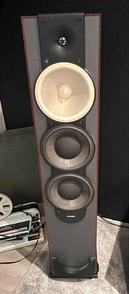 2x Paradigm Monitor 11 v5 - Krachtige luidspreker (180W), Audio, Tv en Foto, Luidsprekers, Gebruikt, Front, Rear of Stereo speakers