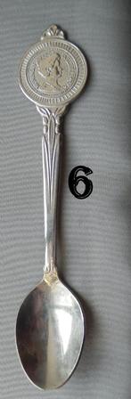 V2 theelepeltje nr 6 kwf koningin wilhelmina vijf gulden, Ophalen of Verzenden, Zo goed als nieuw, Rvs of Chroom