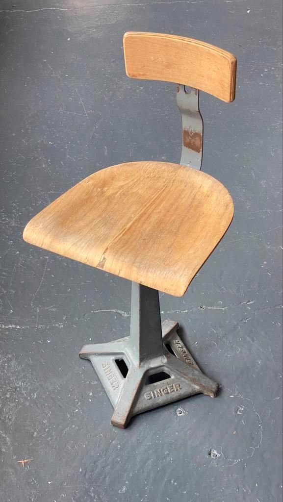 Originele Singer werkkruk, Antiek en Kunst, Antiek | Meubels | Stoelen en Banken, Ophalen