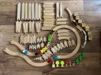 Houten trein baan Brio e.a. rails wagens  bomen huizen etc, Kinderen en Baby's, Speelgoed | Houten speelgoed, Ophalen of Verzenden
