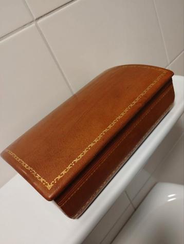 Vintage 1950 Italiaans vuren houten doos met leer bekleed  beschikbaar voor biedingen
