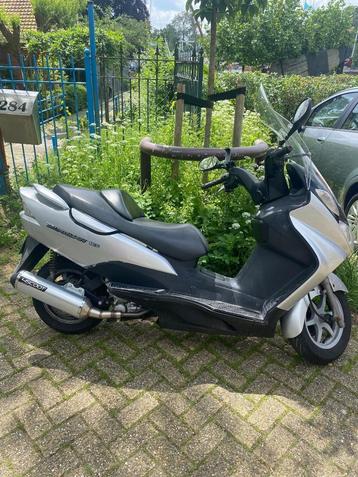 Scooter 125  Suzuki burgman beschikbaar voor biedingen