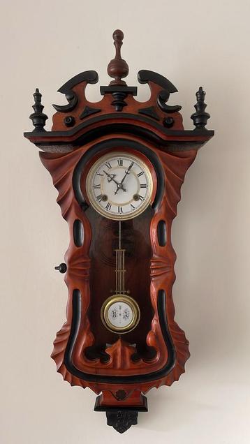 Oude  Wandklok met Pendule beschikbaar voor biedingen