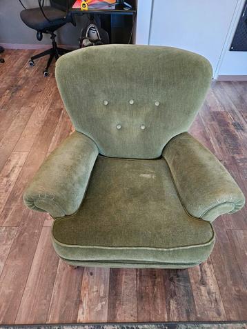 Groene vintage fauteuil in goede conditie beschikbaar voor biedingen