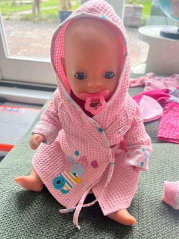 Baby Born pop - kan plassen en huilen! beschikbaar voor biedingen