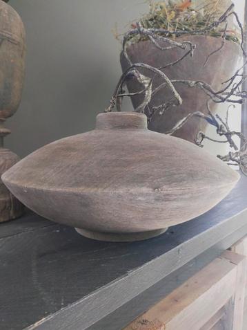 Platte houten vaas Luksa beschikbaar voor biedingen