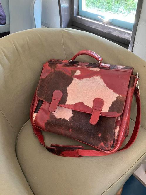 Luxe rode lederen aktetas of schooltas met koeievacht, Sieraden, Tassen en Uiterlijk, Tassen | Schooltassen, Zo goed als nieuw