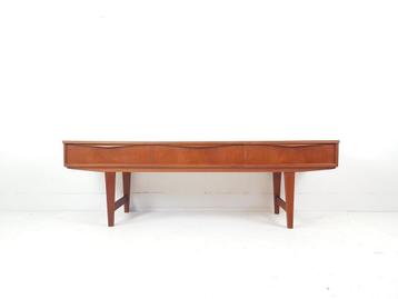 Vintage teak lowboard | Deens dressoir met lades beschikbaar voor biedingen
