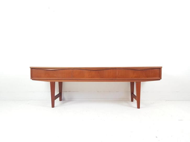 Vintage teak lowboard | Deens dressoir met lades, Huis en Inrichting, Tafelonderdelen, Gebruikt, Tafelblad, 150 tot 200 cm, Minder dan 50 cm