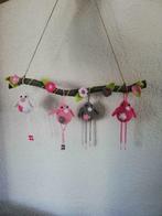 Wanddecoratie, tak met gehaakte vogeltjes, Ophalen of Verzenden, Nieuw, Kraamcadeau